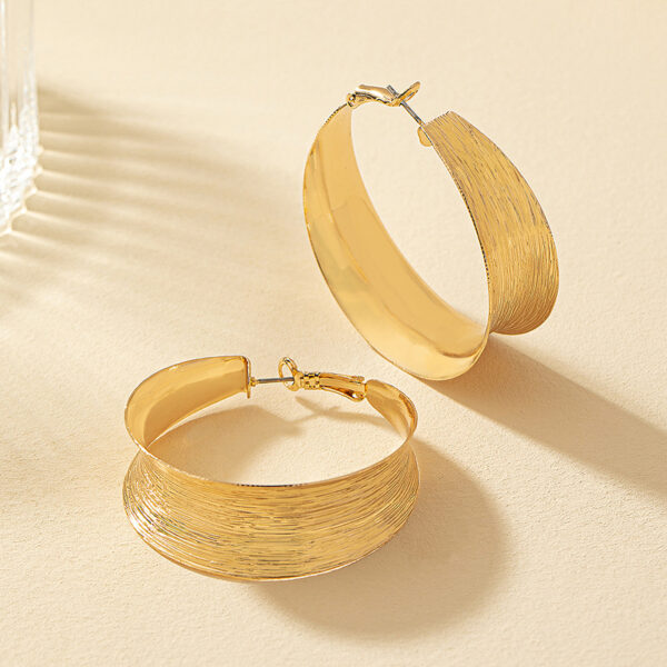 Fashion Creative Big Circle Earrings Women - Image 3