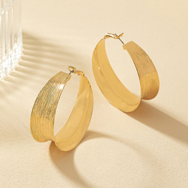 Fashion Creative Big Circle Earrings Women - Image 4