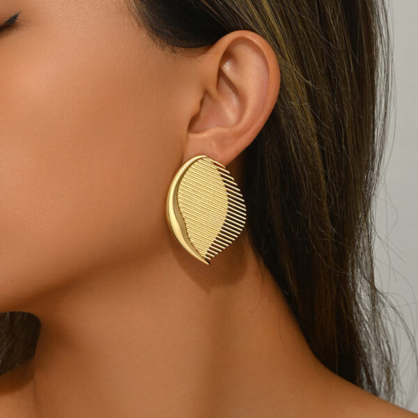 Fashion Women's Earrings Niche Fan-shaped Leaves - Image 2